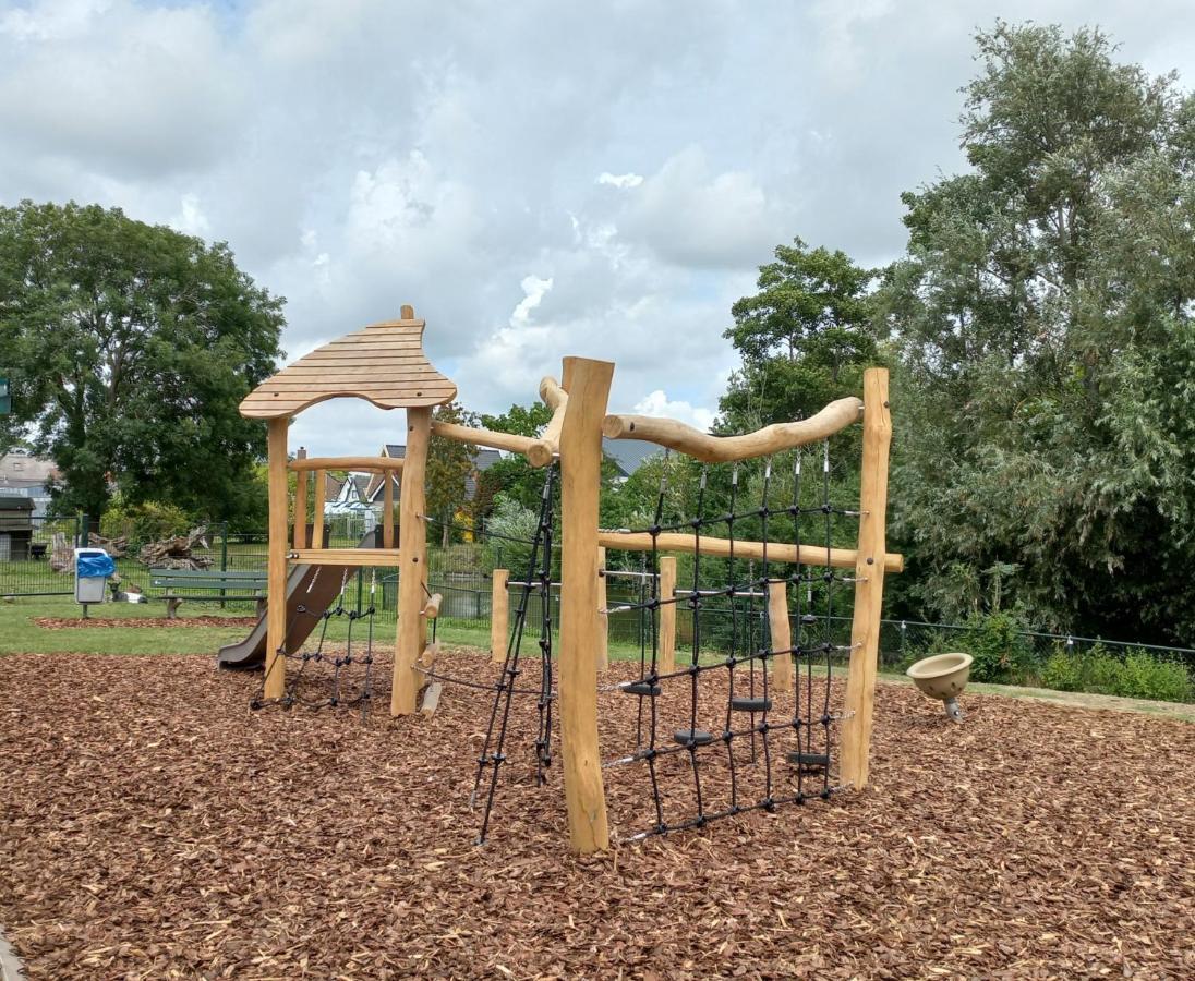 Huisje Britt Met Grote Tuin En Veel Privacy Dirkshorn Luaran gambar