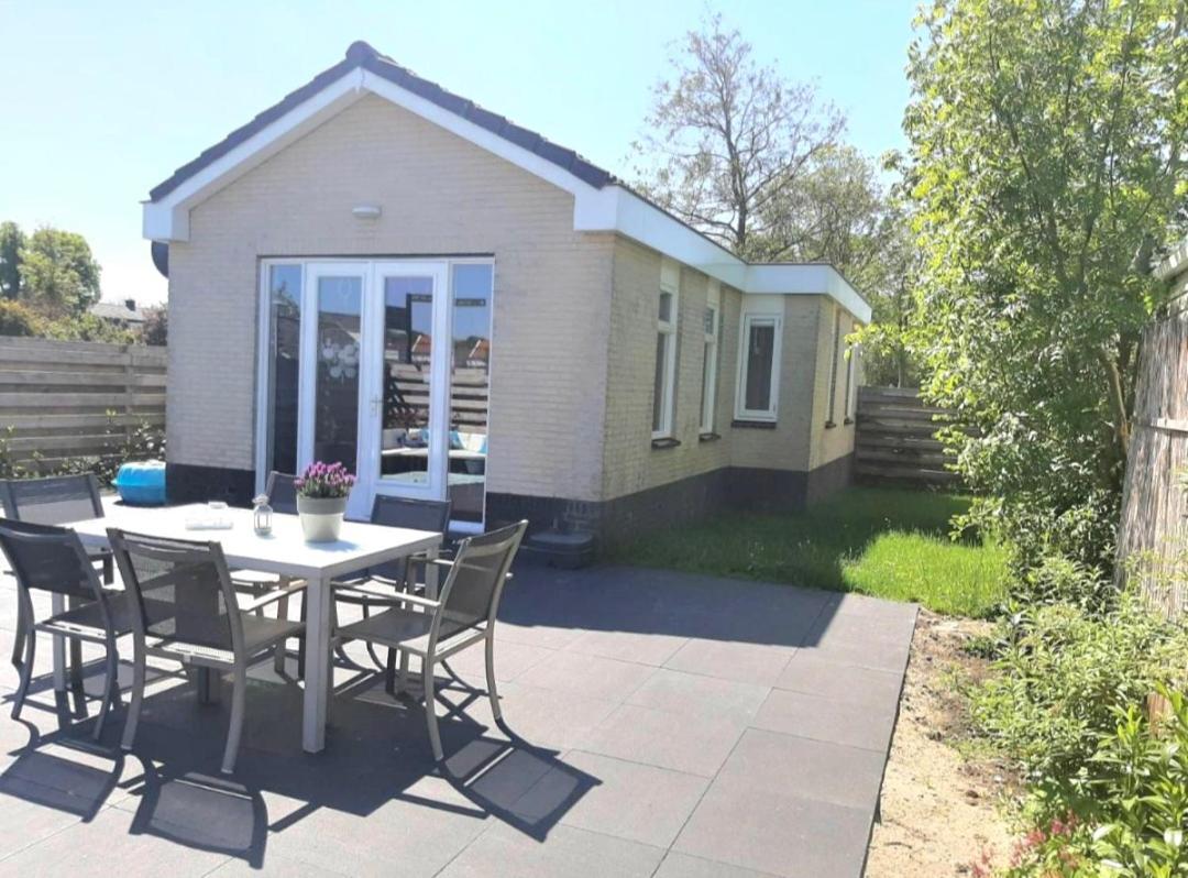 Huisje Britt Met Grote Tuin En Veel Privacy Dirkshorn Luaran gambar