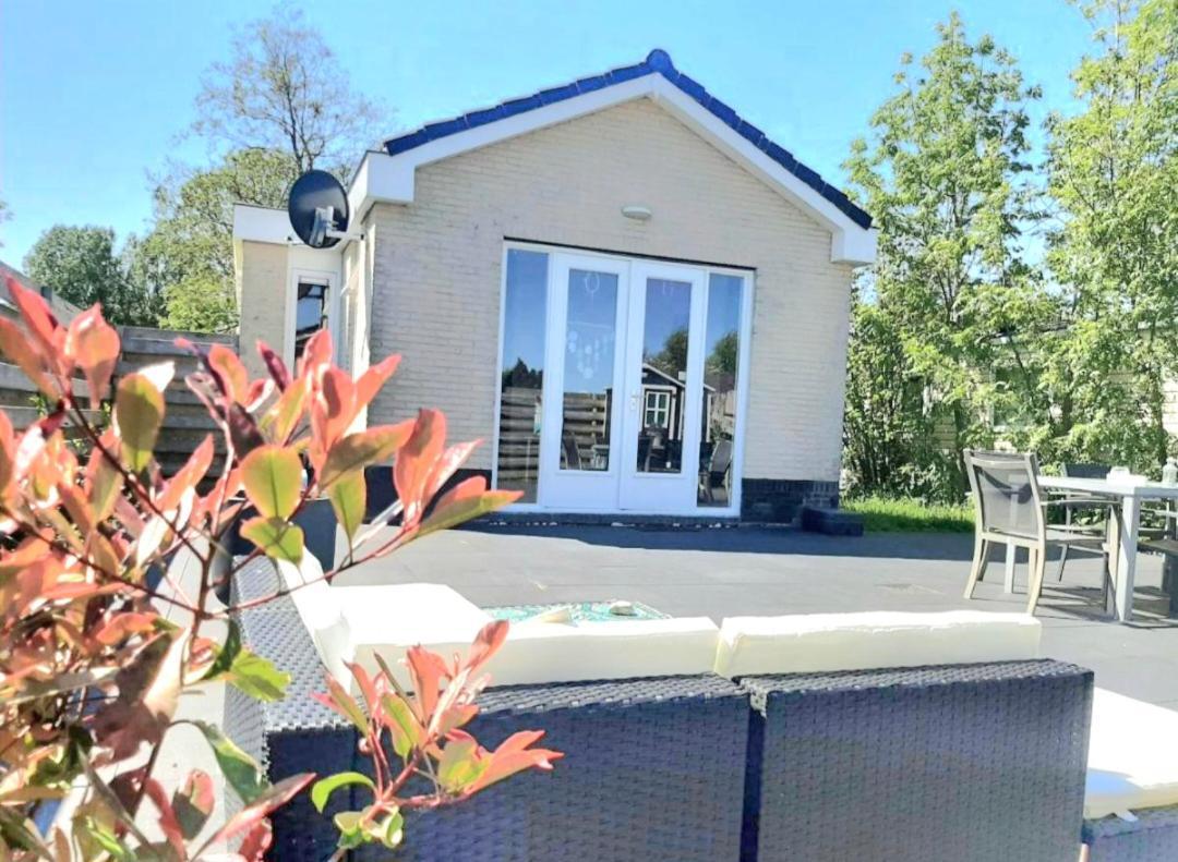 Huisje Britt Met Grote Tuin En Veel Privacy Dirkshorn Luaran gambar